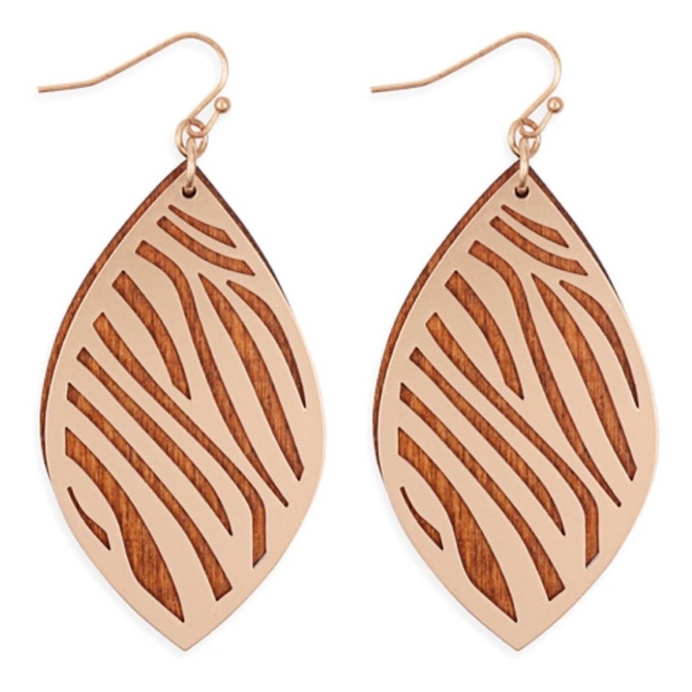 💎2/ $10-All jewelry💎 Boho chic filigree leaf earrings with wood back layer
